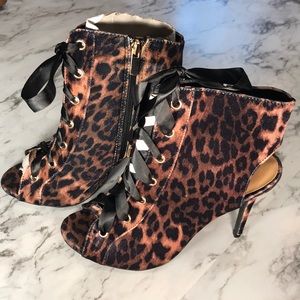 🆕Anne Michelle Peep Toe Leopard Lace Up Booties